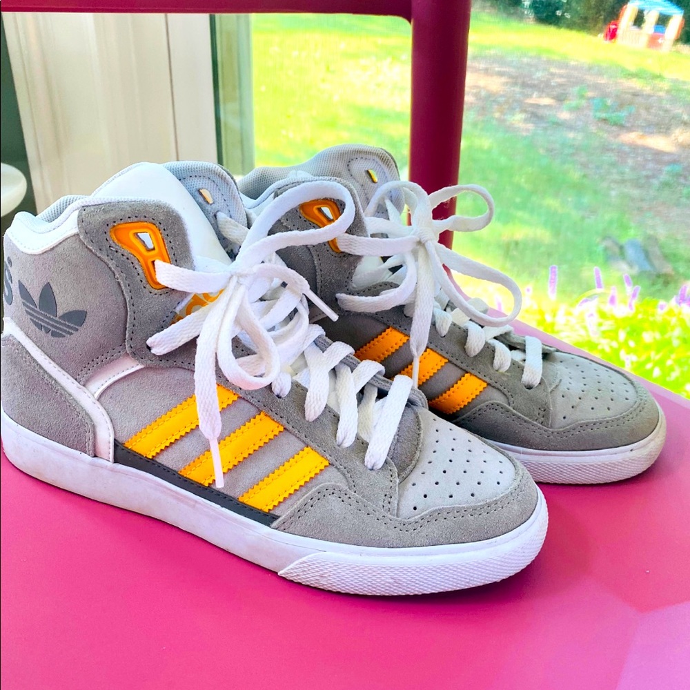 Adidas women shoes size 5 1/2